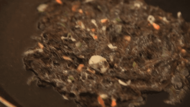 Person who makes seaweed pancakes