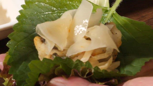 Lettuce wrap with lettuce, ginger, eel, and garlic