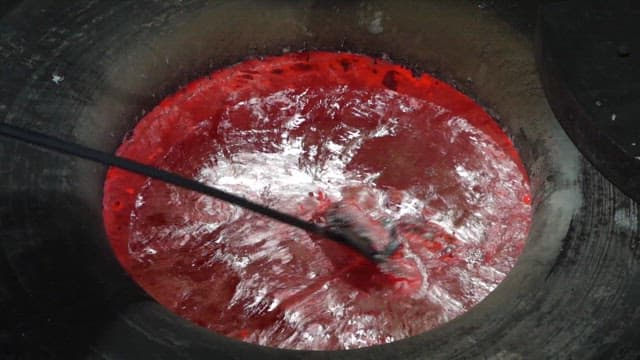 Stirring molten iron at high temperature in a large industrial vessel