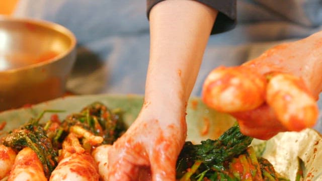 Fresh and crunchy whole radish kimchi made with care