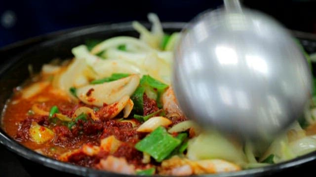 Simmering Hot Stir-fried Octopus