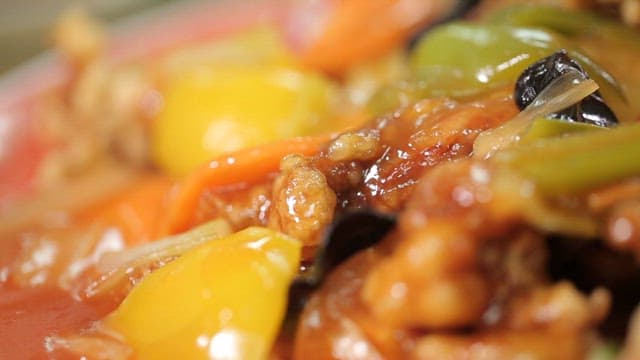 Crispy and delicious sweet and sour pork with vegetables