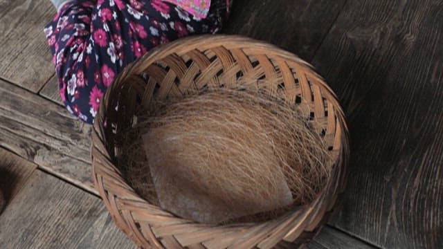 Process of Weaving Traditional Hemp Fabric by Hand
