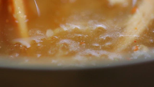 Chicken cold noodles with red pepper powder