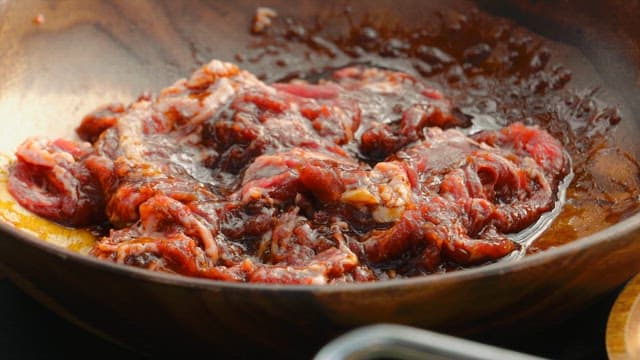 Adding Pepper Marinade for Cooking Beef