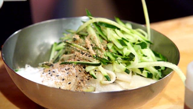 Cold buckwheat noodles with cucumber and sesame