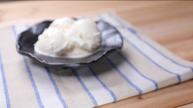 Ice cream topped with sweet chestnut and red bean sauce