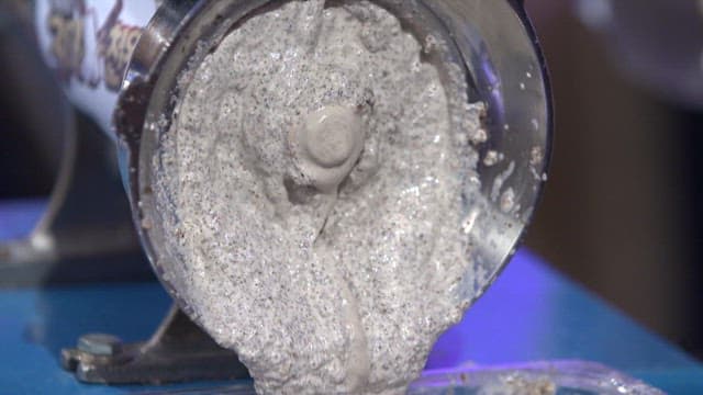 Perilla seed grinding machine