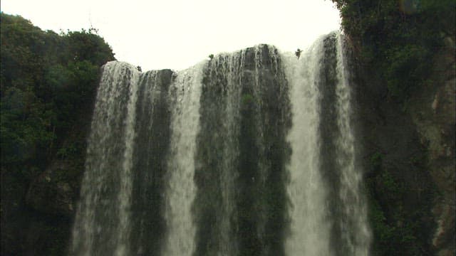 Jeongbangpokpo Falls, a cool waterfall