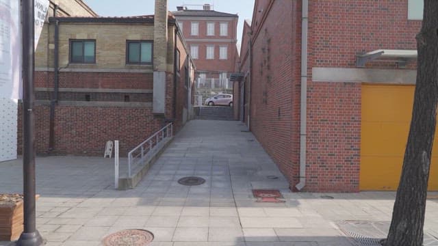 Quiet Building in Urban Area