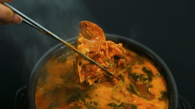 Pork Backbone Soup with Plenty of Ingredients