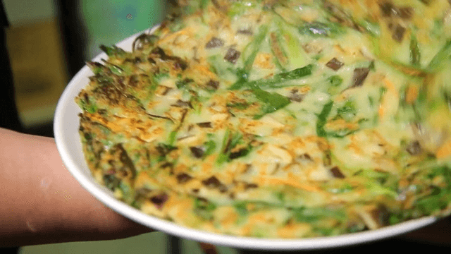 Green onion pancake being served on a plate