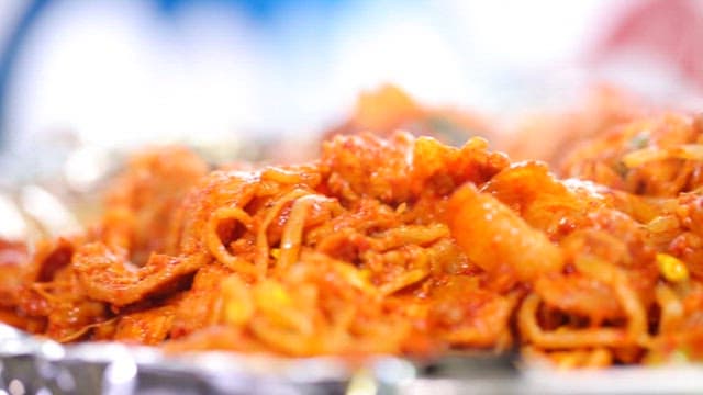 Spicy pork bulgogi with bean sprouts