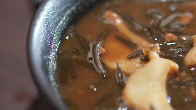 Warm soup with hijiki and abalone