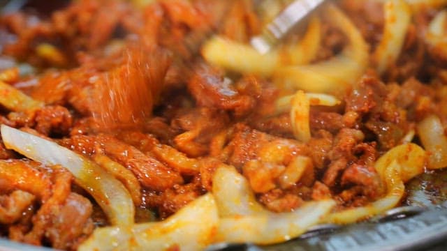 Spicy duck bulgogi with onions