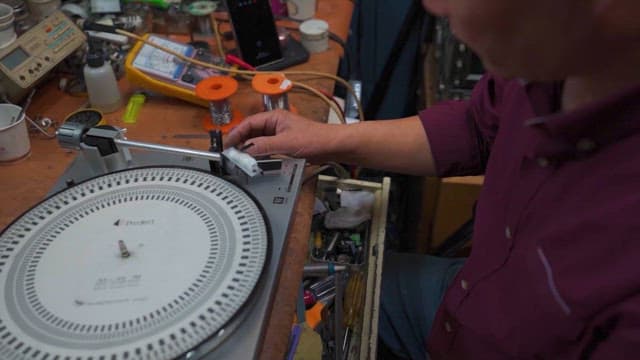 Technical Expert Repairing Turntables