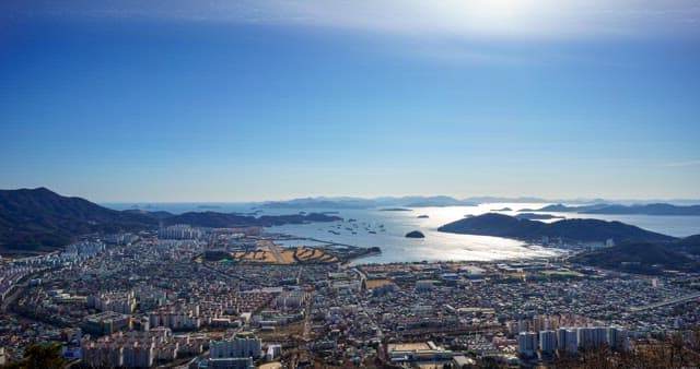 Densely packed cityscape with city buildings bordering the coastline
