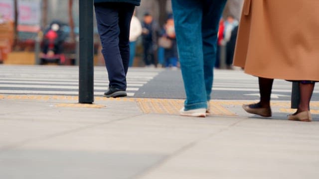 People crossing a crowded crosswalk