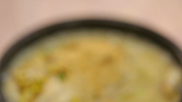 Mung beans ginseng chicken soup with sesame