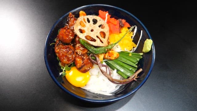 Appetizing tripe rice bowl with various ingredients