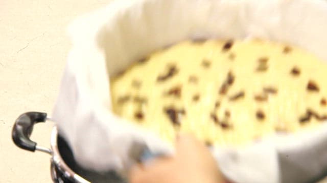 Steamer with raisin-topped chestnut bread dough