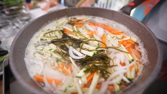 Appetizing kalguksu noodles topped with sliced ​​vegetables