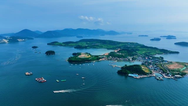 Boats and Islands nearcy the Costal Town