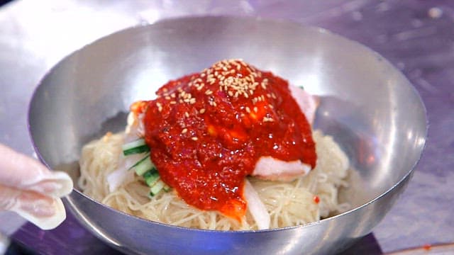 Wheat noodles with clear beef bone broth