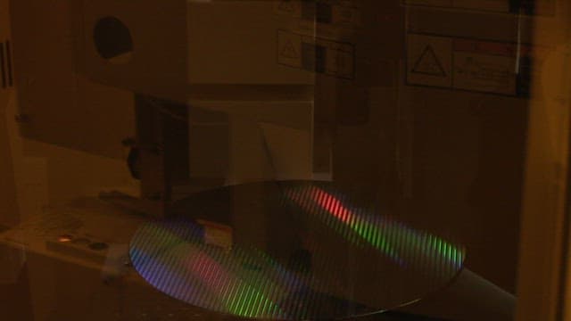 Complex equipment operating in a lab