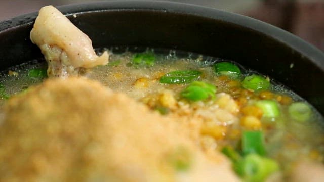 Mung beans ginseng chicken soup with sesame