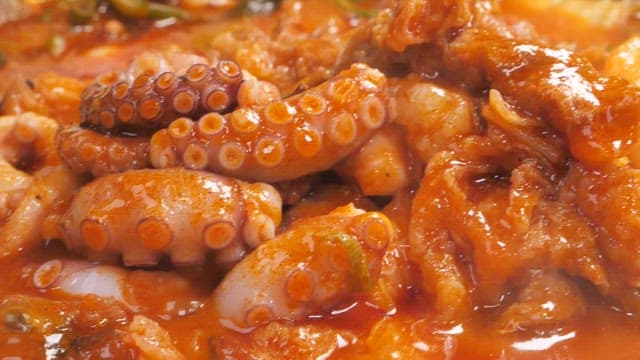 Stir-fried octopus with boiling spicy sauce
