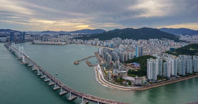 Busan's buildings and Gwangan Bridge from dawn to night