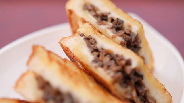 Grilled mushroom cheese sandwich
