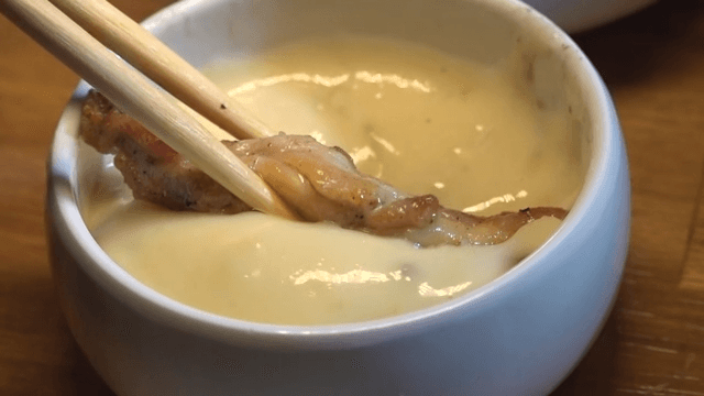 Scene of dipping sauce on well-grilled chicken