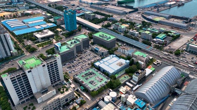 Busy Traffic in a City with Dense Buildings