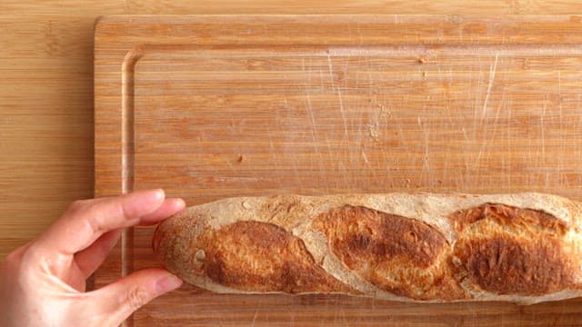Scene showing a cross section of the entire baguette