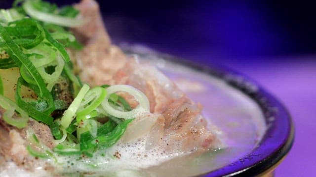 Braised pork backbone in clear soup topped with green onions