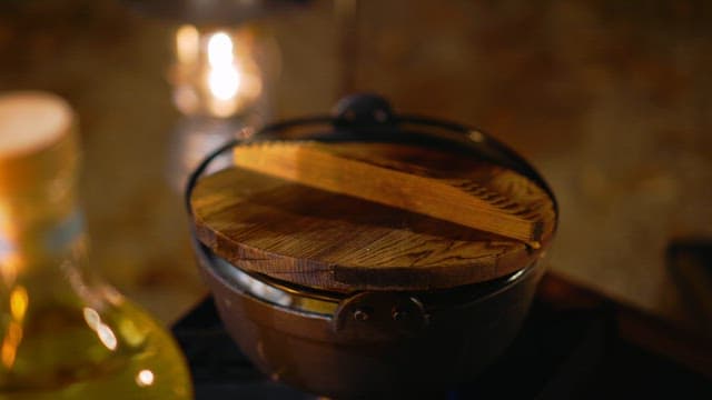Taste the Boiling Clam Stew in the Pot