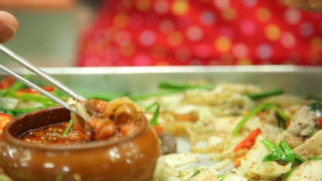 Stir-fried white sundae wrapped in fresh perilla leaves