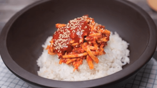 Rice topped with spicy sweet potato salad in a bowl
