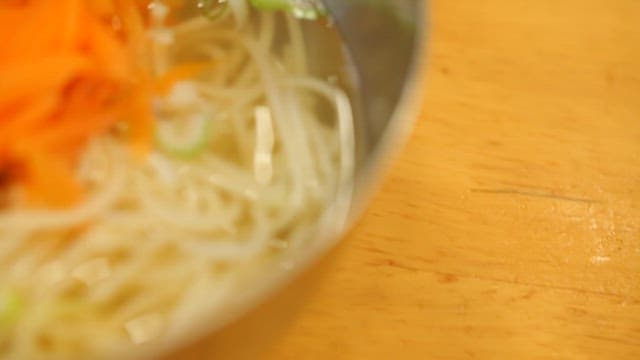 Banquet noodles with garnish