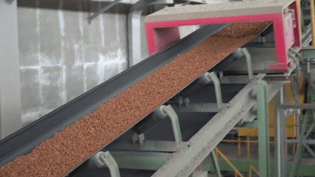 Conveyor belt transporting raw materials