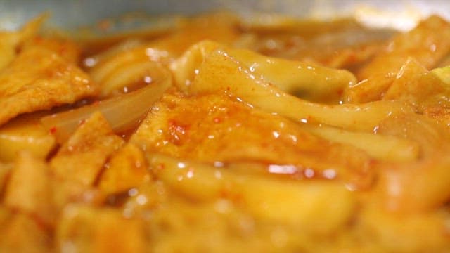 Hearty tteokbokki with ramen with fish cake and rice cake