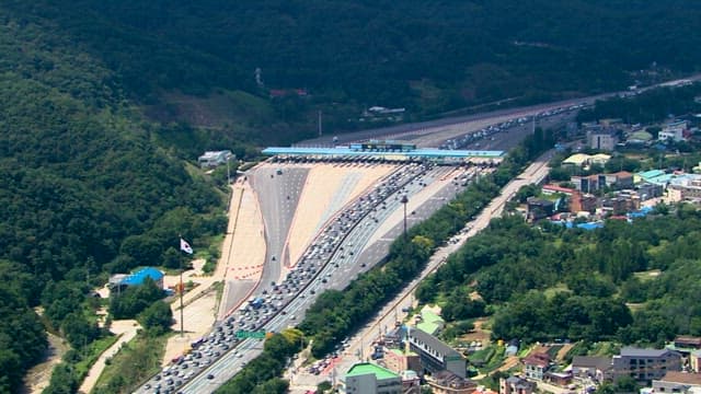 Overview of Highway and Tollgate Traffic