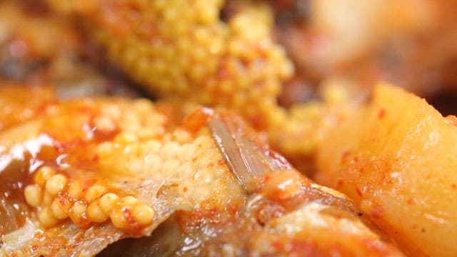 Sailfin sandfish with roe in spicy assorted braised fish