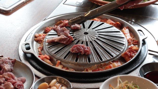 Cold Noodles Served with Grilled Meat