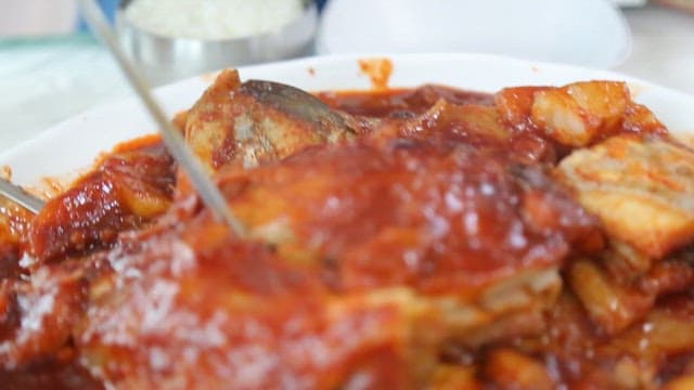 Stingray in spicy assorted braised fish