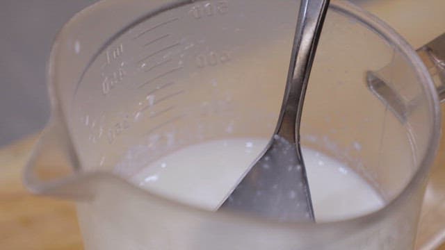 Mixing batter in a measuring cup