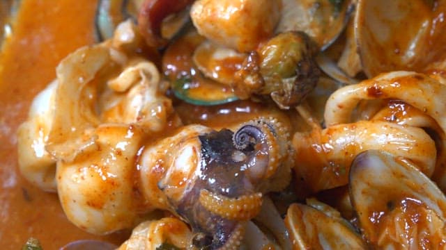 Dishes containing various seafood