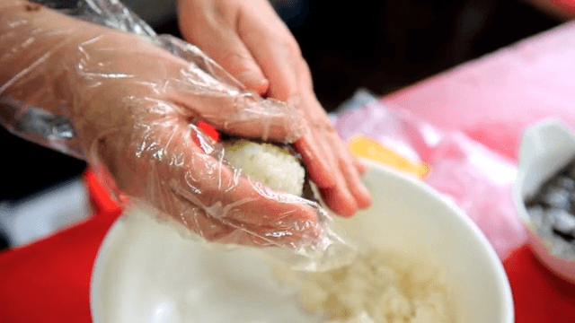 Preparing rice balls with seaweed
